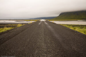 La Hringvegur, o "La Strada Anello", è una delle strade principali islandesi, e percorre l´isola in forma circolare in 1.339 km