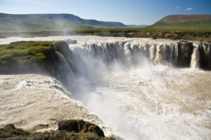 Goðafoss (dall´islandese: "cascata degli dèi") è una delle cascate più note e spettacolari d´Islanda