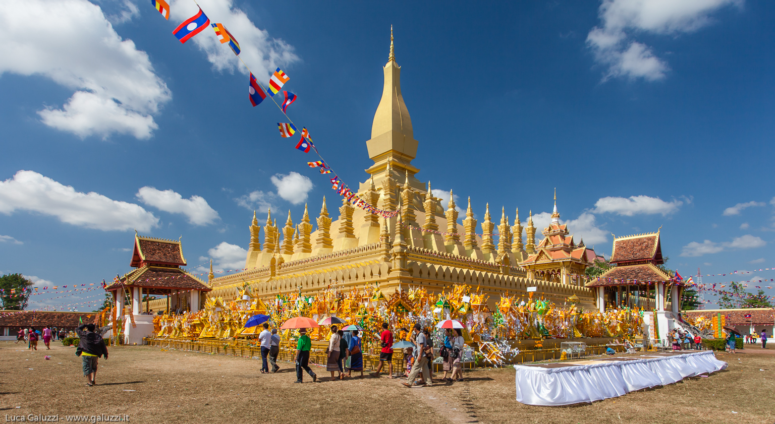 Pha That Luang, il "Grande stupa" di Vientiane è un edificio religioso del Buddhismo Theravada.