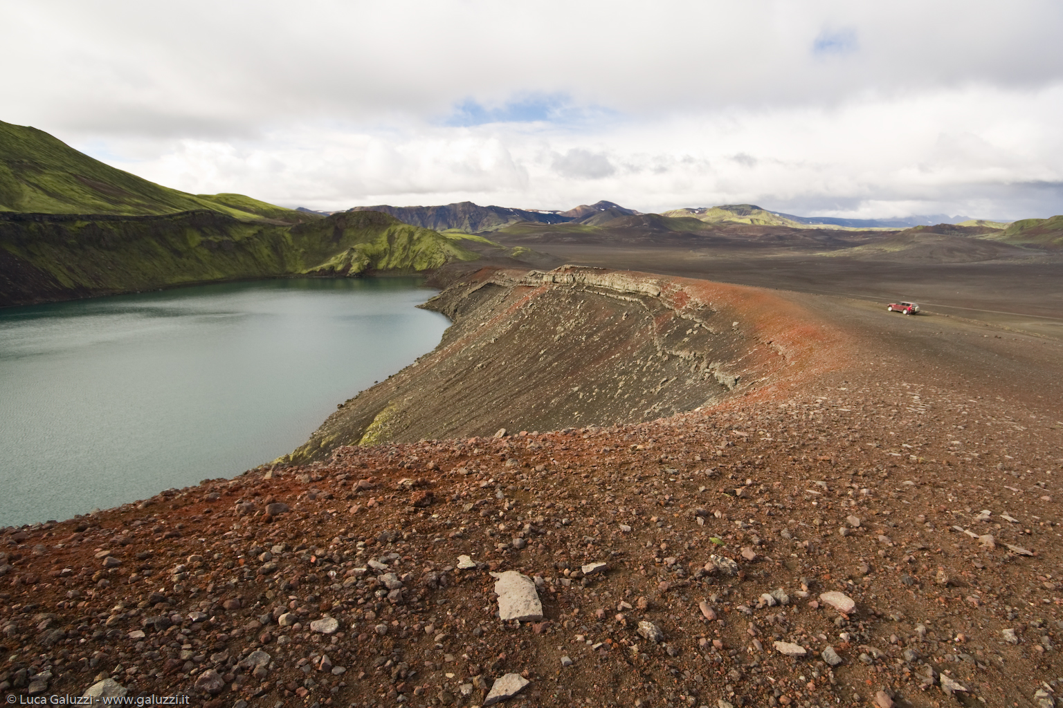 la pista per mezzi fuoristrada F208 collega la F26 con il Landmannalaugar