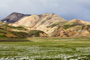 Landmannalaugar è famosa per la sua incredibile bellezza naturale con multicolori montagne di riolite. Il monte Brennisteinsalda è il più variopinto di tutta l´Islanda