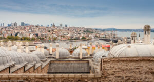 Il Corno d´Oro divide la città di Istanbul in due: l´antica Bisanzio-Costantinopoli a Sud, dalla colonia genovese di Pera-Galata a Nord