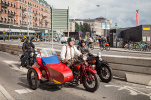 Skeppsbron, il "ponte della nave" è la strada di Gamla stan che costeggia la baia di Saltsjön e si estende dal ponte Strömbron davanti al Palazzo Reale fino a Slussen a sud