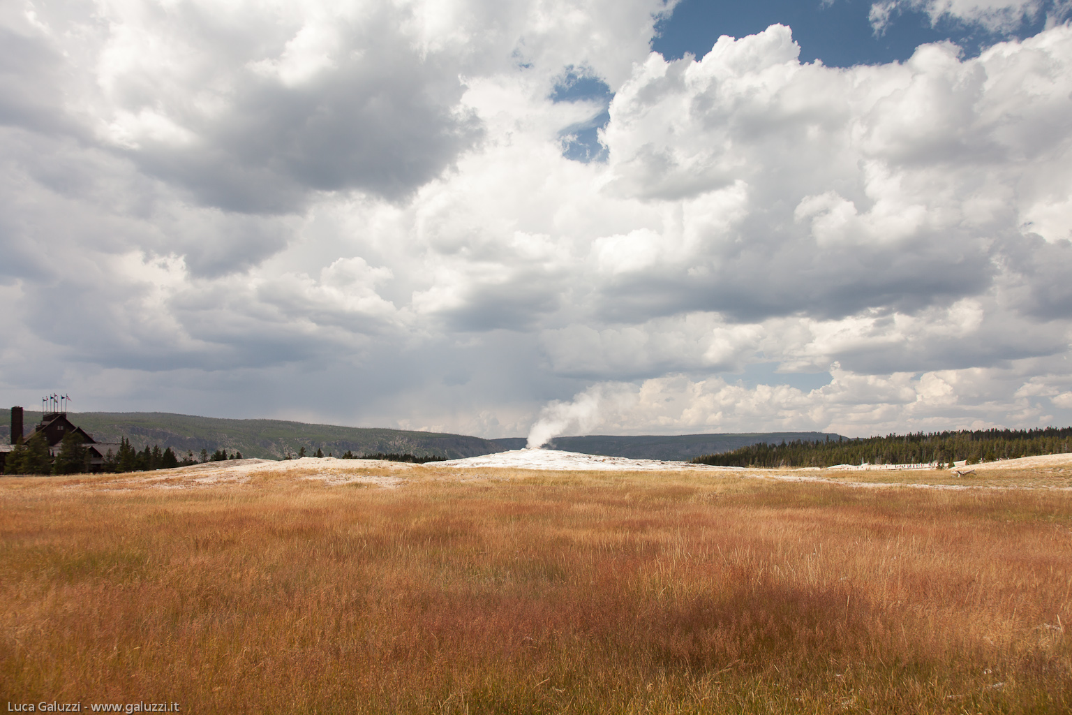 Old Faithful è uno dei geyser più famosi al mondo e si trova nel Parco di Yellowstone