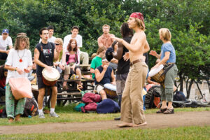 Tam-Tam Sundays è un festival gratuito settimanale che si tiene nel Mount Royal Park a Montreal, Canada