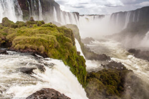 Le cascate sono condivise dal Parco nazionale dell´Iguazú (Argentina) e dal Parco nazionale dell´Iguaçu (Brasile)
