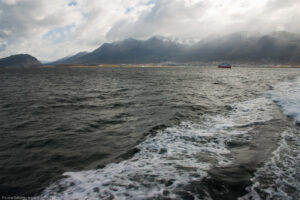 Il Canale di Beagle è il braccio di mare situato all’estremità dell’America meridionale, nell’arcipelago della Terra del Fuoco. Lungo 240 km, collega l’Oceano Atlantico con l’Oceano Pacifico.