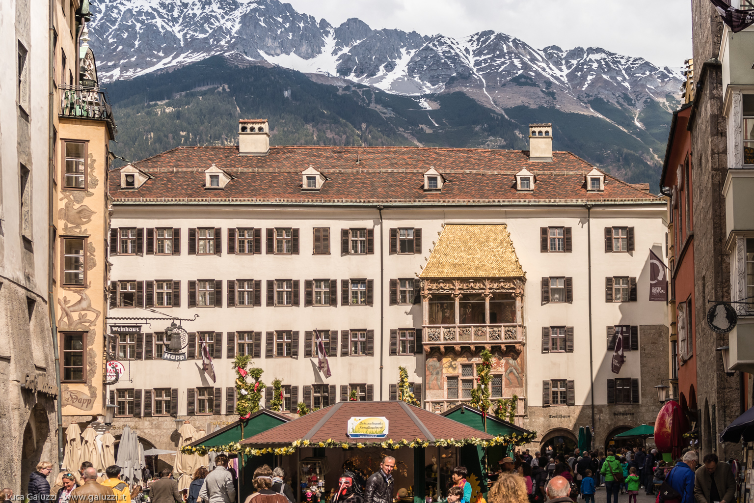 Il Tettuccio d'oro, in tedesco Goldenes Dachl, è il simbolo della città austriaca di Innsbruck