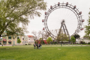 Il Prater è il parco pubblico più grande di Vienna con la famosa ruota panoramica Riesenrad