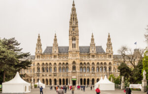 Wiener Rathaus, il municipio di Vienna è uno degli esempi di architettura neogotica più noti in Europa centrale