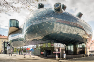 Kunsthaus Graz (casa dell´arte) viene classificato come un esempio di Architettura blob