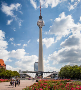 Alexanderplatz è storicamente considerata il centro della parte orientale della città