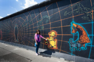 La East Side Gallery si trova sulla Mühlenstrasse, a lato del fiume Sprea