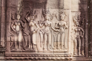 Apsaras, Le celesti semidee danzanti vennero incise nella pietra su molte pareti dei templi di Angkor.