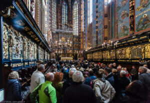 La chiesa di Santa Maria (Kościół Mariacki) è una imponente chiesa che sorge nel centro storico di Cracovia, seconda solo alla Cattedrale del Wawel