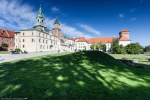 Wawel (in polacco Wzgórze wawelskie) è una collina situata sulla riva sinistra del fiume Vistola a Cracovia, in Polonia, a un'altitudine di 228 metri sul livello del mare. Il Castello Reale e la Cattedrale sono situati sulla collina.