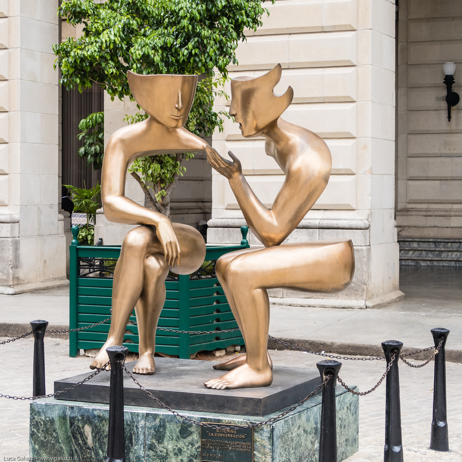 Plaza San Francisco: “La Conversacion” di Etienne