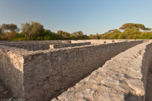 Castello di Donnafugata, il labirinto in pietra costruito nella tipica muratura a secco del ragusano