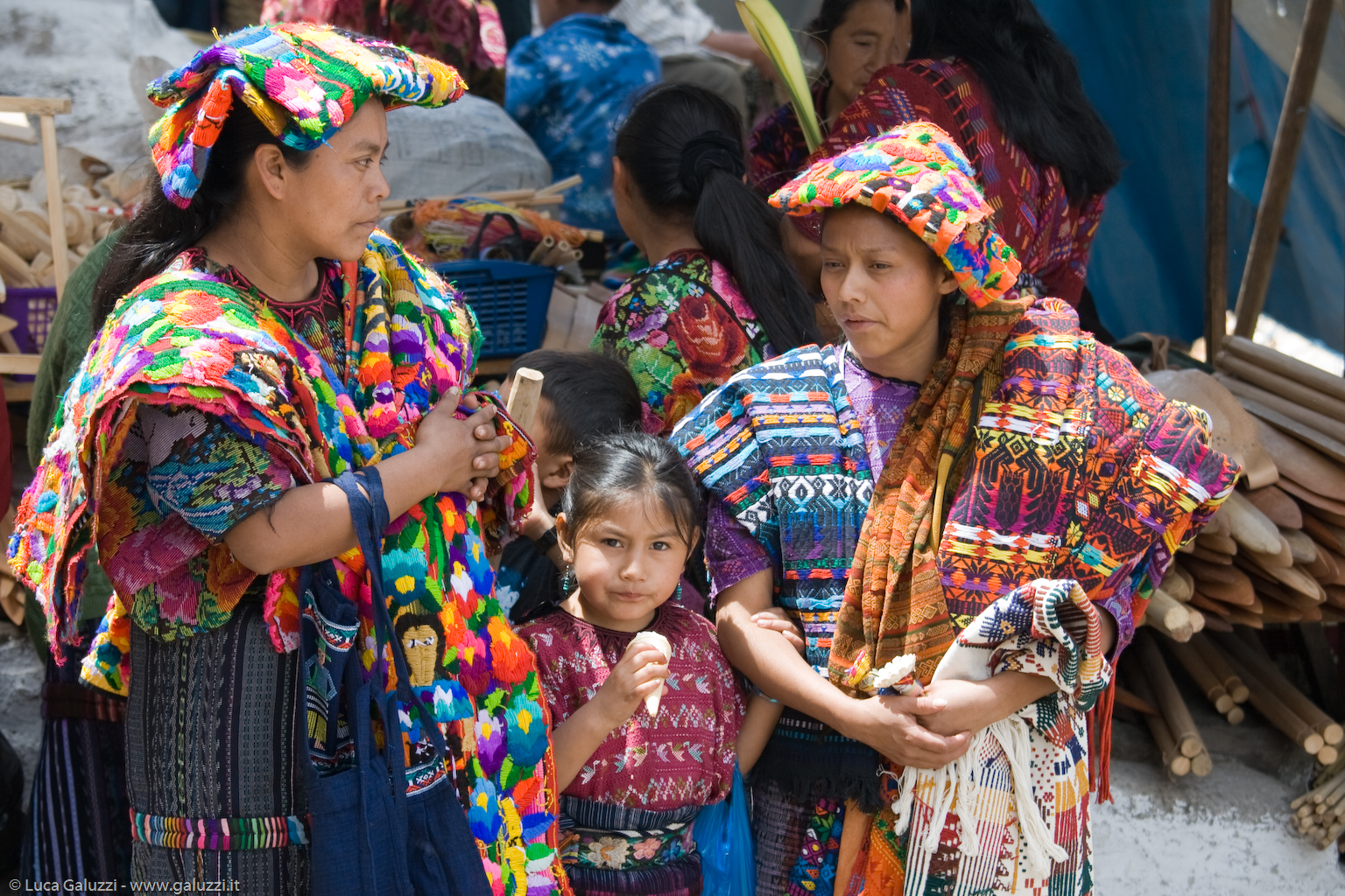 La popolazione di Chichicastenango è costituita per il 95% da maya K´iché che indossano sempre orgogliosamente i vestiti tradizionali