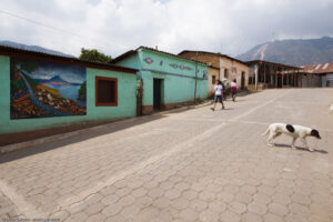 San Juan La Laguna è una cittadina sulla costa sud del Lago de Atitlán