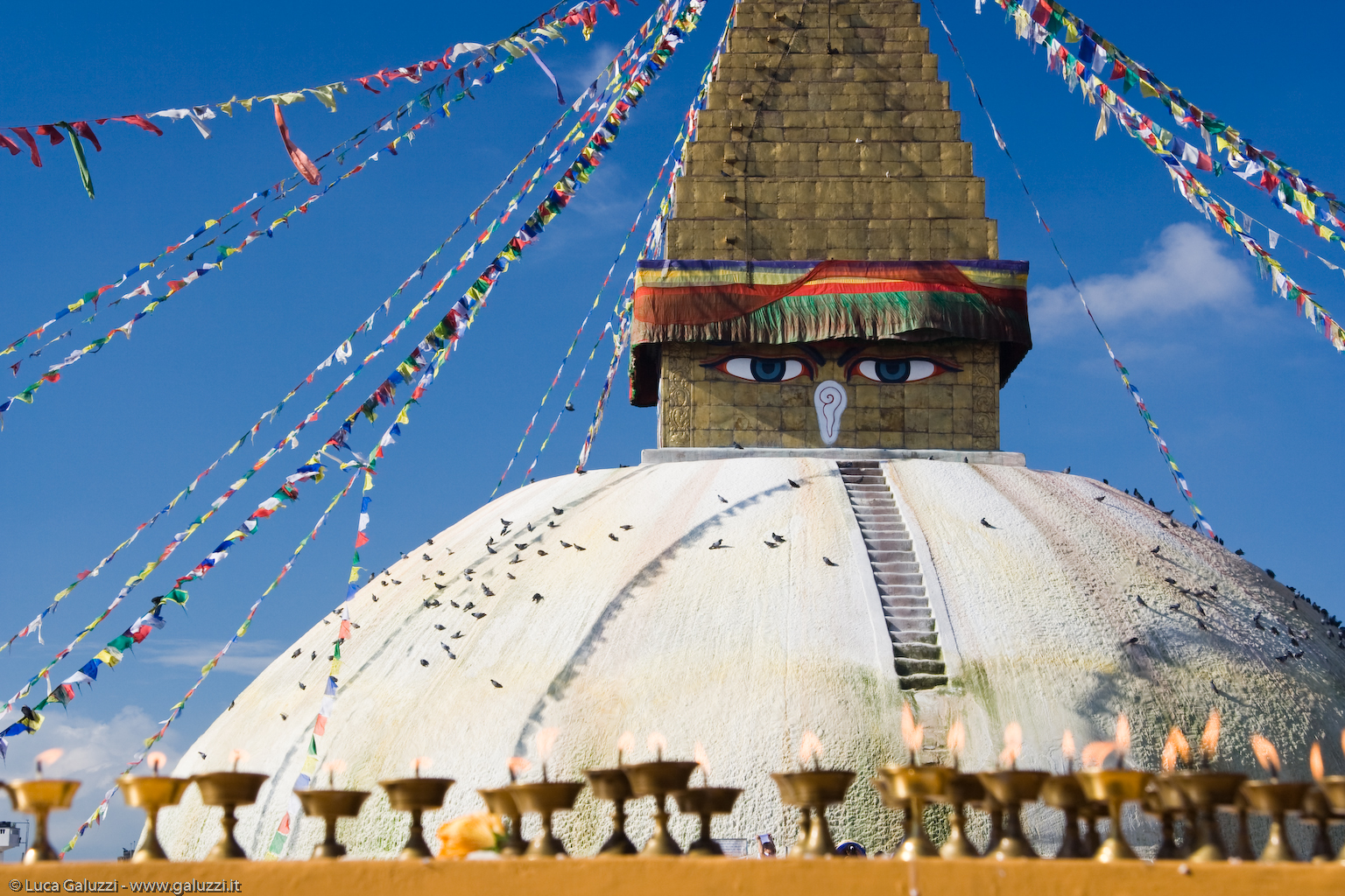 Lo stupa di Boudhanath a Kathmandu è il più grande del Nepal e uno dei più grandi del mondo
