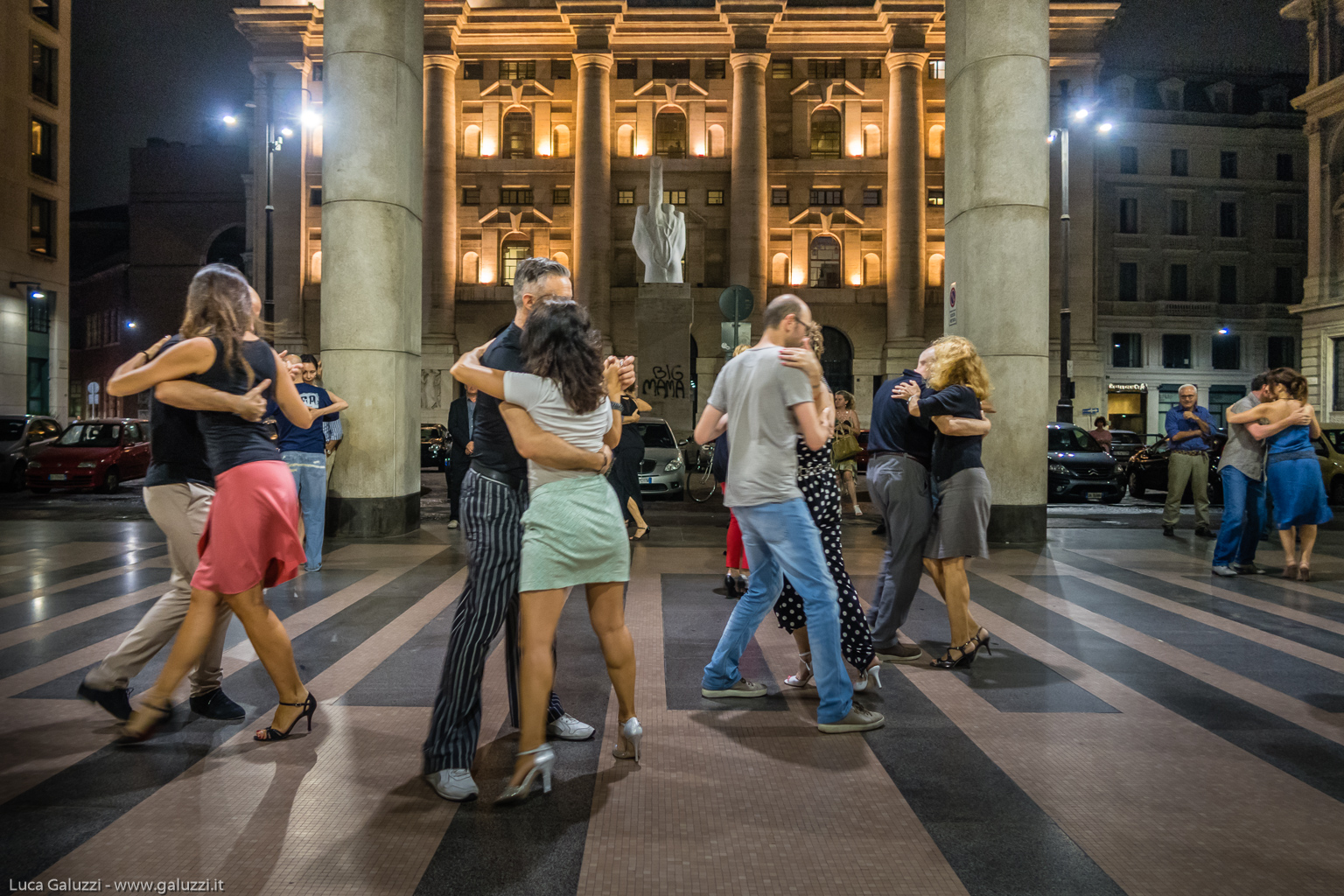 Tango Clandestino, Piazza degli Affari, Milano