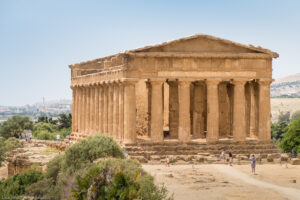 Il tempio della Concordia è un tempio greco dell'antica città di Akragas, nella Valle dei Templi di Agrigento