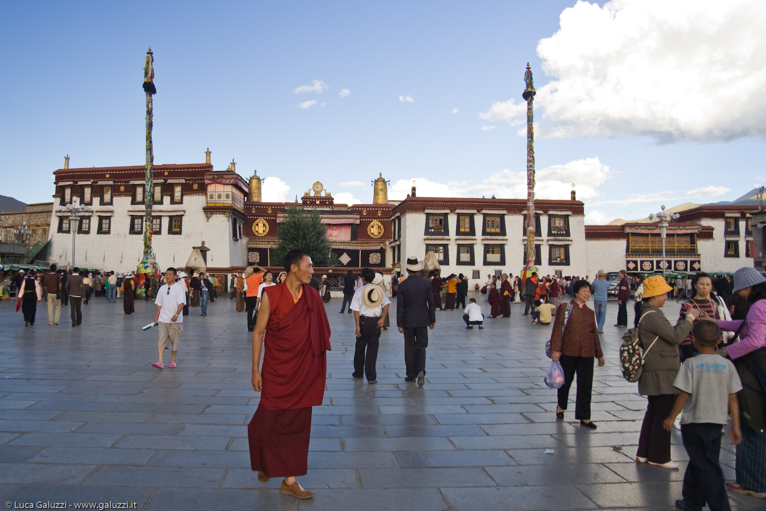 Lhasa, in tibetano "trono di Dio", 3650 m di altitudine