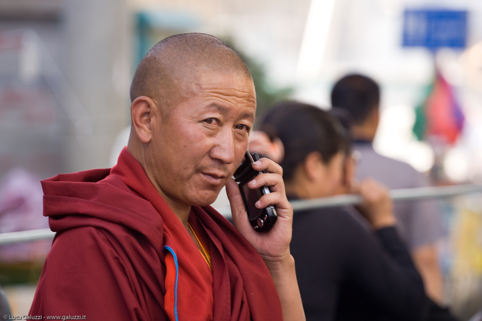 Durante il capodanno cinese del 1959, quando si scoprì che i cinesi avrebbero tentato di rapire il Dalai Lama, scoppiò una rivolta popolare. Il Dalai Lama dovette rifugiarsi di nascosto in India ed in seguito a tre giorni di repressione morirono circa 10.000-15.000 tibetani.