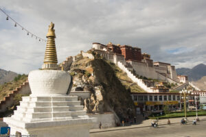 Il palazzo del Potala fu la residenza principale del Dalai Lama fino a che il 14° Dalai Lama fuggì a Dharamsala, India, in seguito all´invasione ed alla fallita rivolta del 1959.