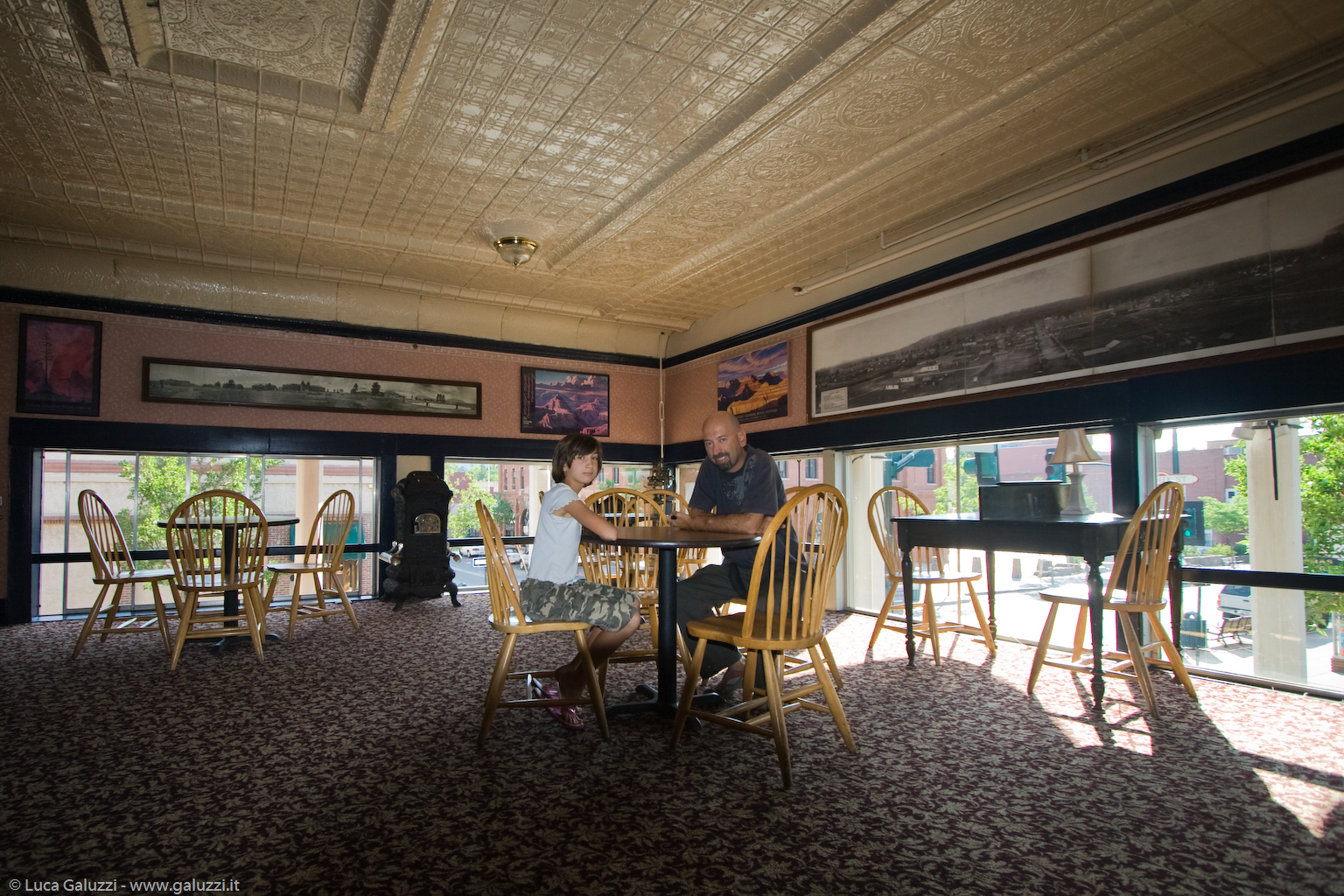 Il Weatherford Hotel fu costruito nel 1897 da John W. Weatherford e si trova ad un solo isolato dalla Route 66