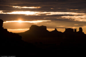 Alba sulla Monument Valley