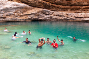 Bagno nel Hawiyyat Najm o Bimmah Sinkhole