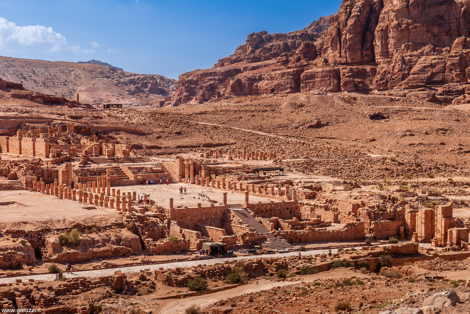 Il Grande Tempio e la piazza del mercato di Petra