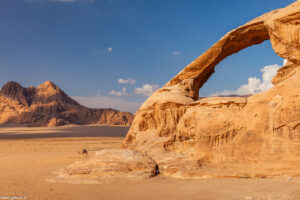 Arco di roccia, deserto del Wadi Rum