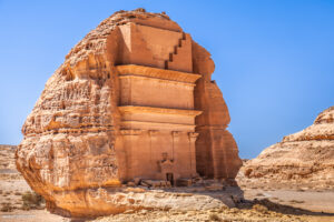 Qasr al-Farid, tomba di Lihyan Figlio di Kuza, il castello solitario alto 22 metri a Hegra