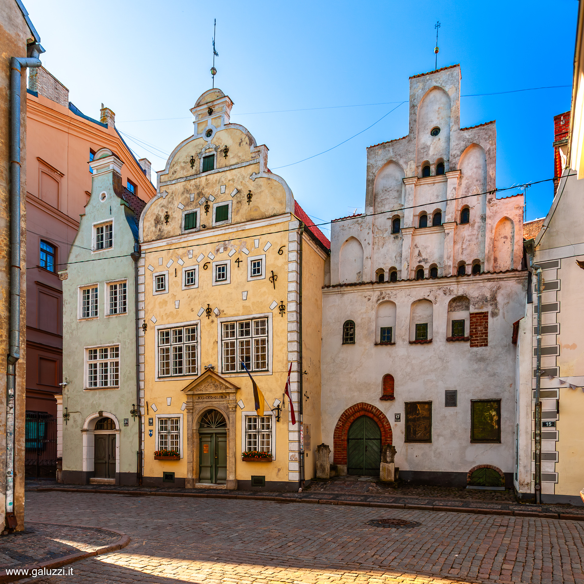 I Tre Fratelli (Trīs brāļi) in Mazā Pils iela a Riga, la capitale della Lettonia