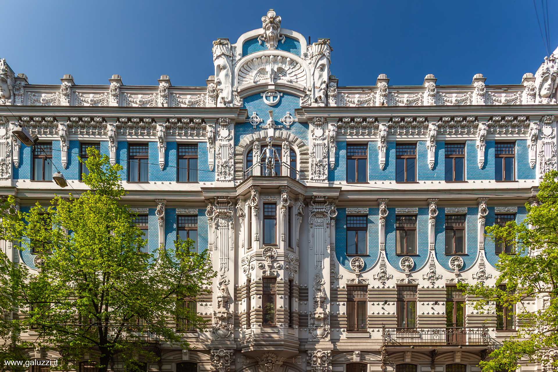 Numero 10b di Elizabetes iela, edificio art nouveau realizzato dall’architetto Mikhail Eisenstein nel 1903
